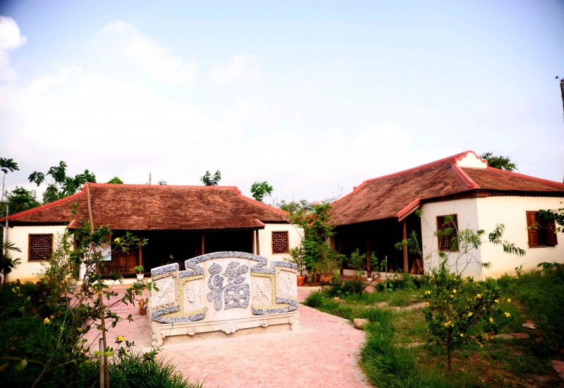 Maison tradionelle de "Huê" avec paravant recouvert de mozaique