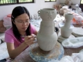 travaille de décoration de poterie à main levé